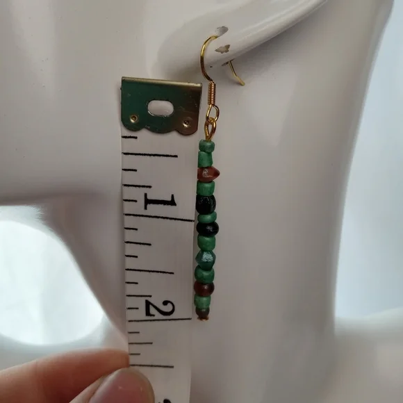 Elegant Green Beaded Earrings - Picture 2 of 5